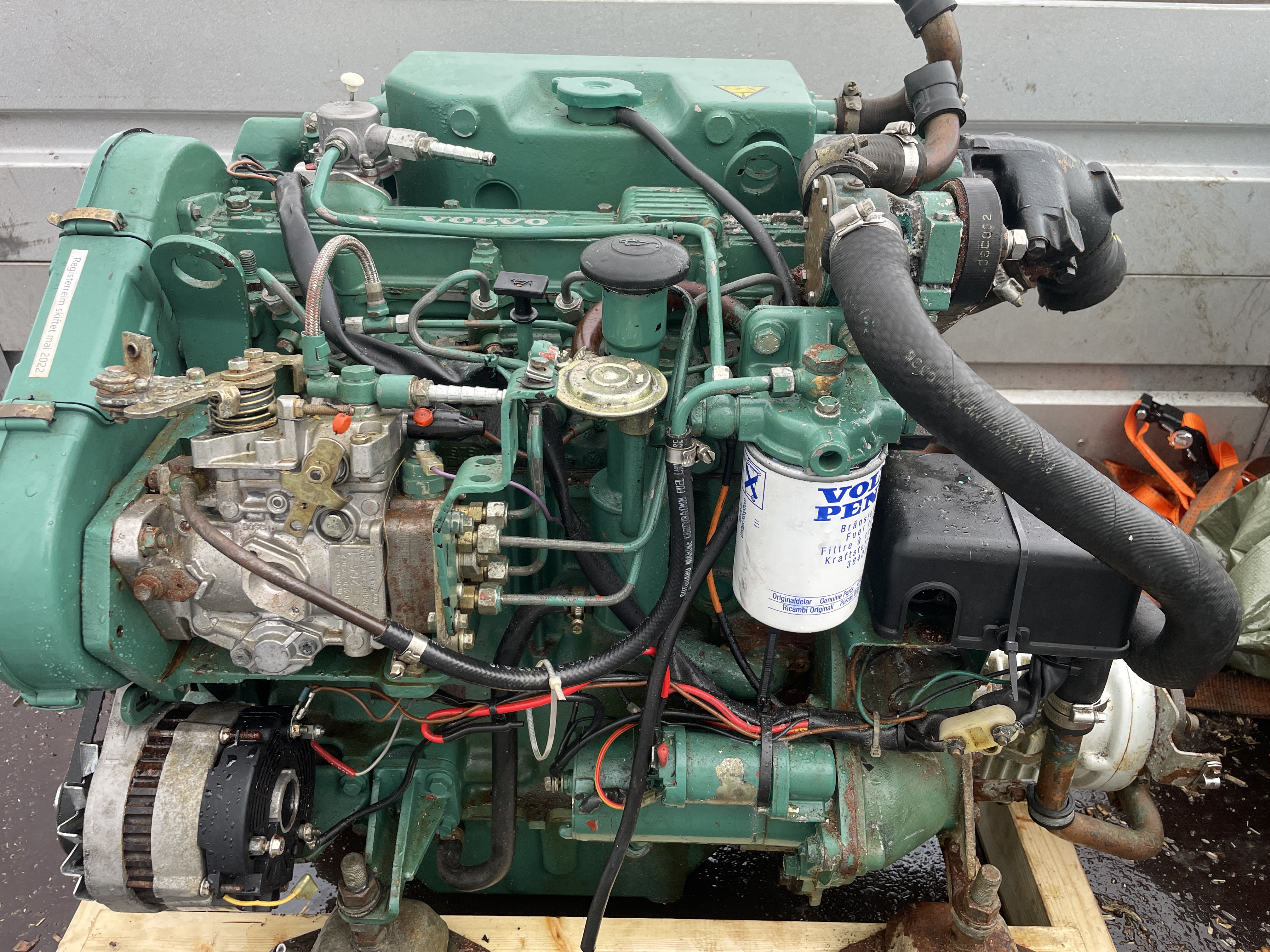 Motor eller utstyr løftet i stropp